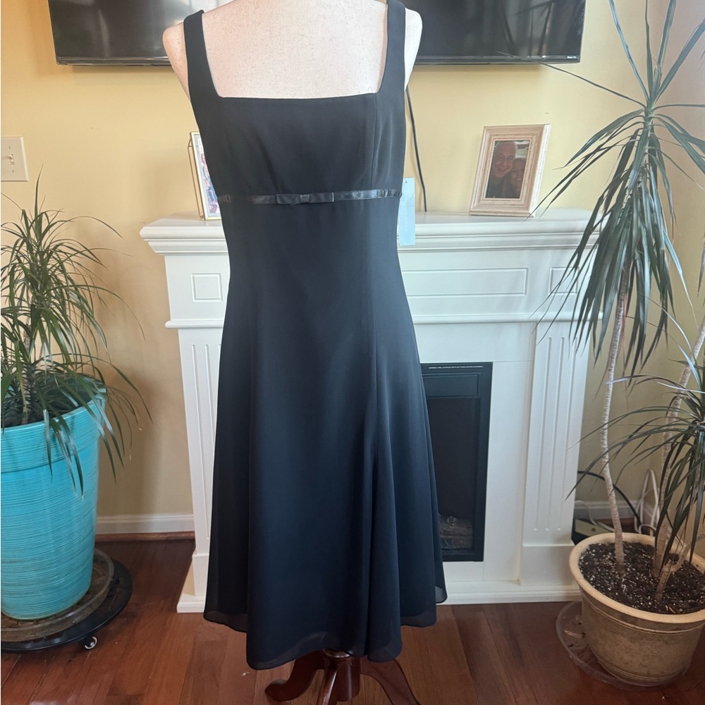 NWT Size 8 London Times Empire waist black cocktail dress. .